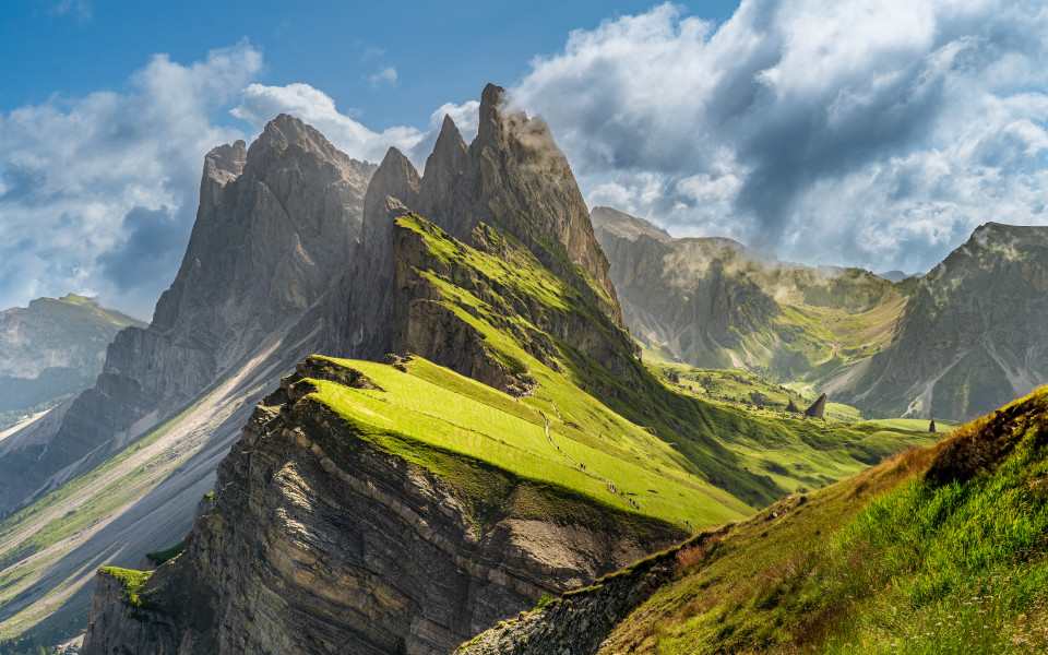 Aussichtspunkt Seceda mit Blick auf die gezackten Gipfel der Geislergruppe